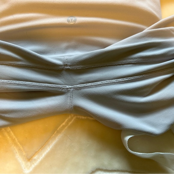 Lululemon outfit. - Picture 3 of 4